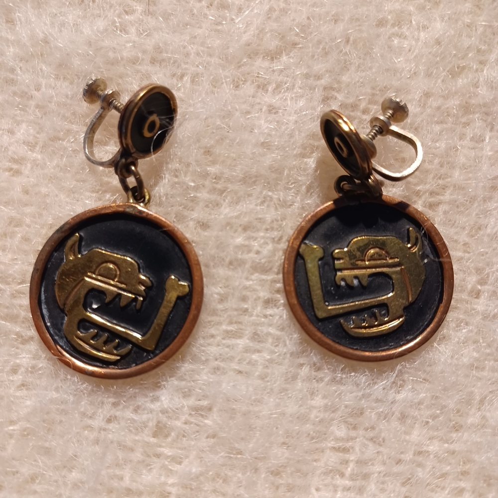 Vintage Mayan Mexican screw back earings